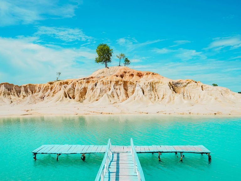Blue lake & Sand Dunes